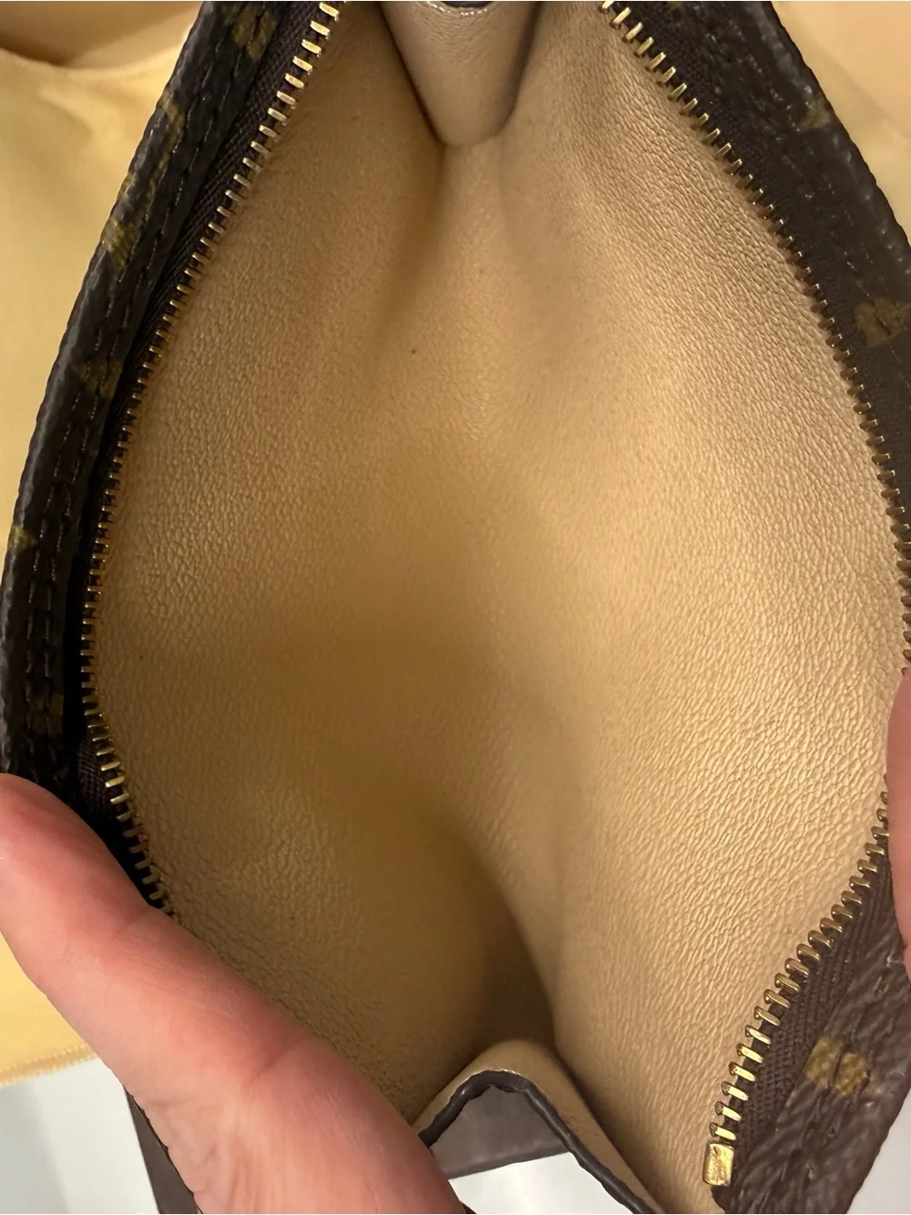 Louis Vuitton - Authentic Vintage Monogram Bucket Pouch FREE CHAIN INCLUDED
